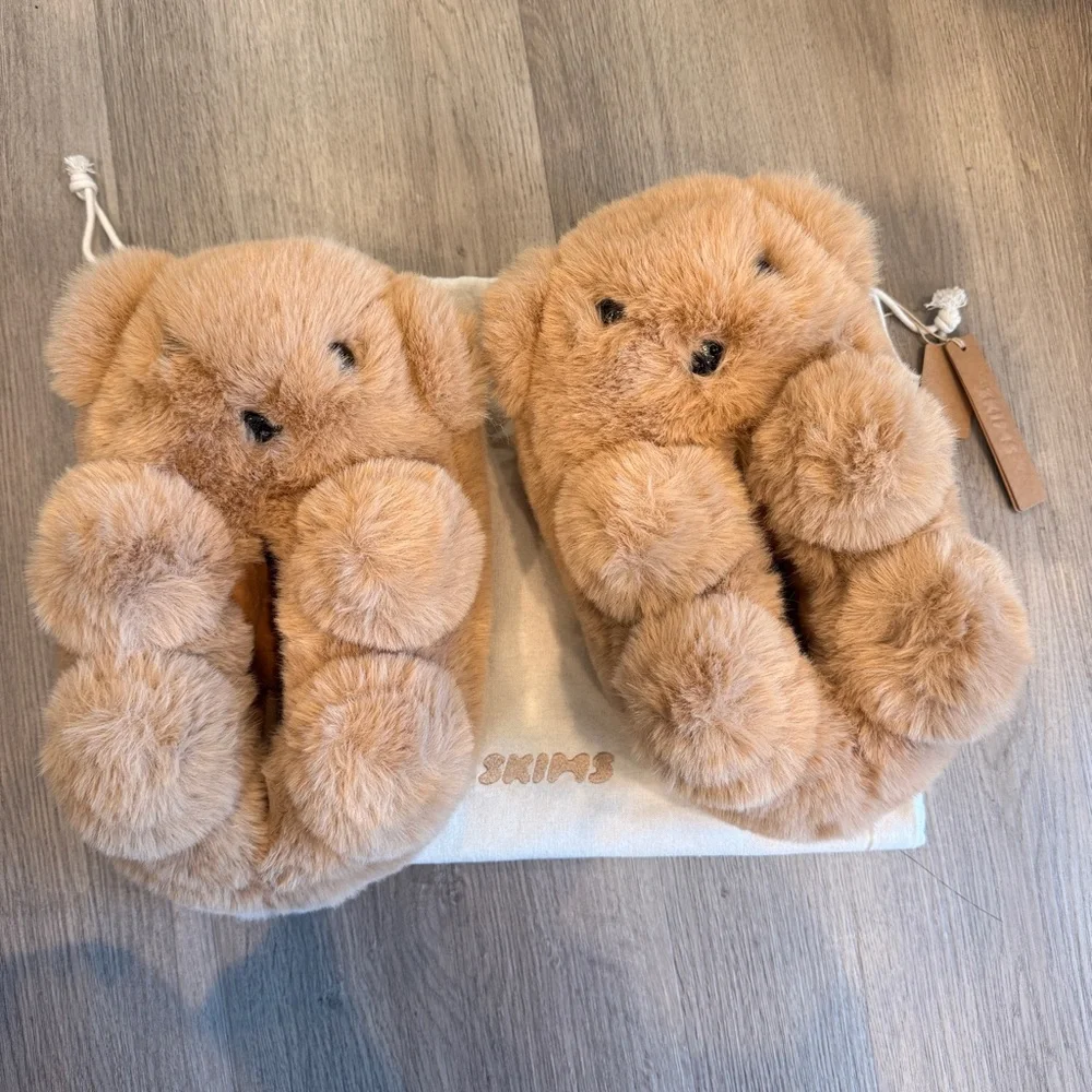 SKIMS Light Brown Teddy Slippers - Picture 1 of 7